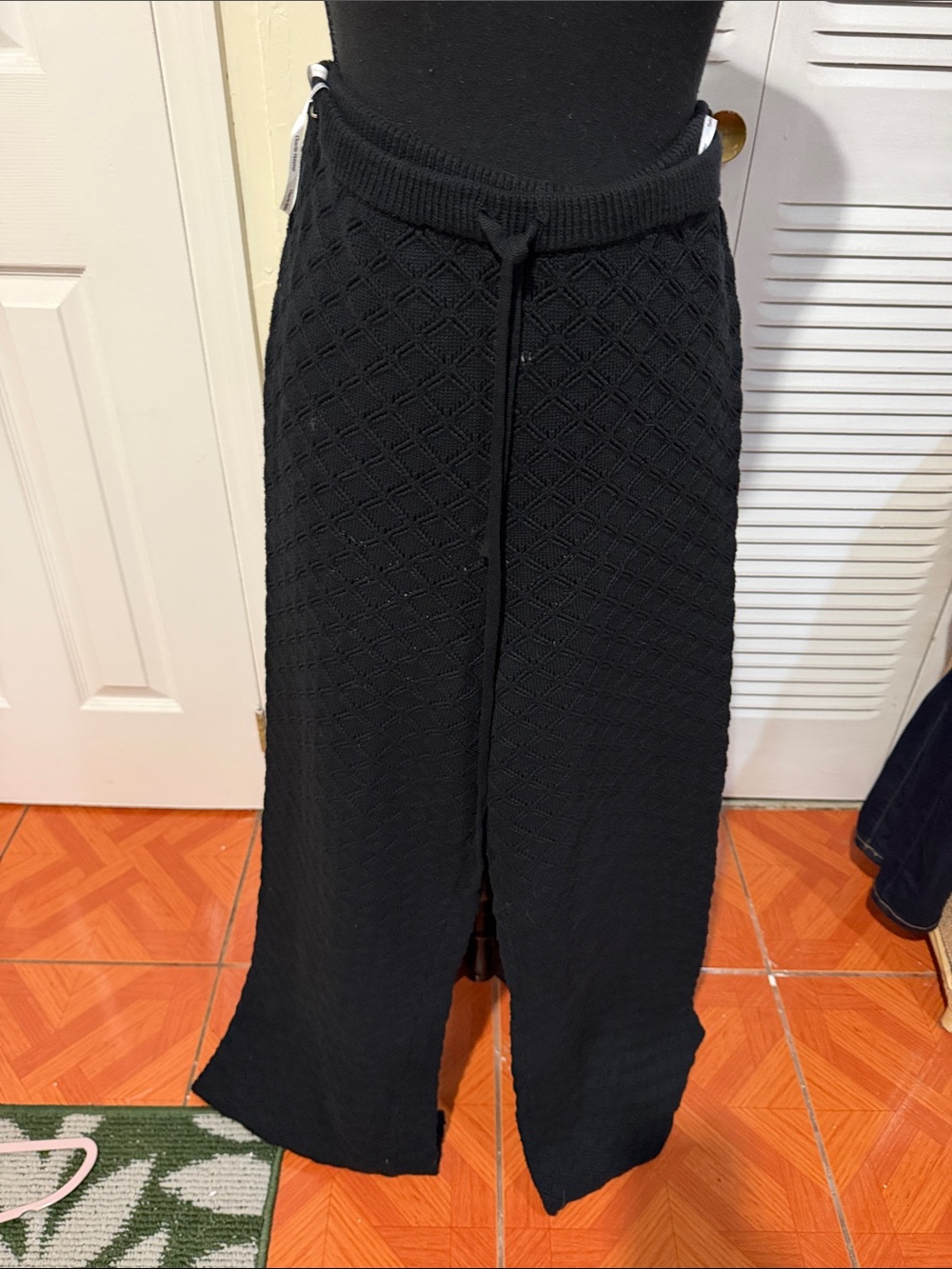 Black Diamond-Knit pants with Front Tie